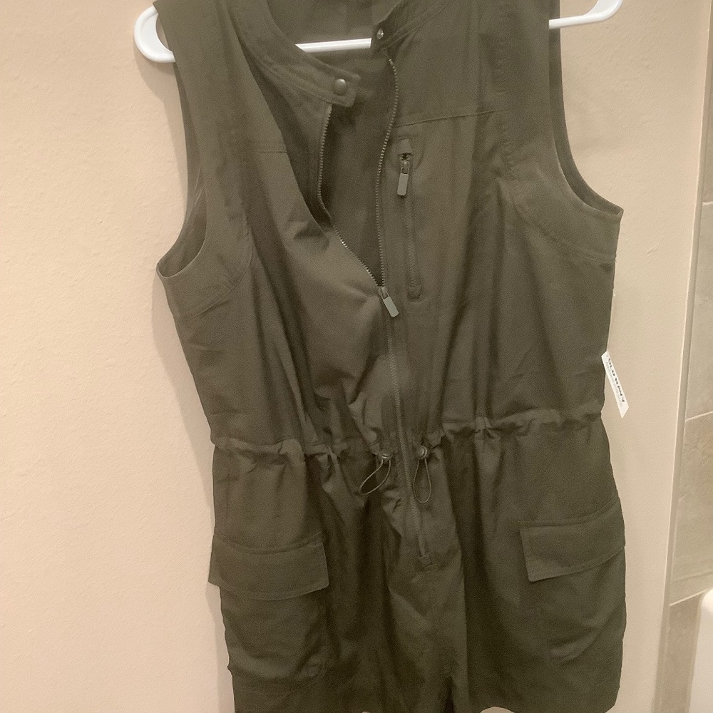 Old Navy khaki romper M